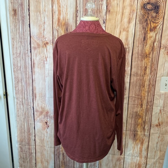 Men’s‎ Libertador Tee Shirt Size Large Longer Length Maroon Black with Pocket - Picture 4 of 8